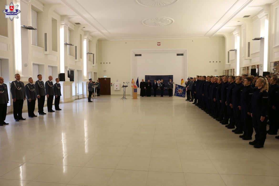 Lublin: Nowi policjanci złożyli ślubowanie. Nowi funkcjonariusze w Lubelskiem [ZDJĘCIA]