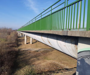 Stan zamkniętego mostu w Ostrowie był TRAGICZNY. Świadczą o tym zdjęcia