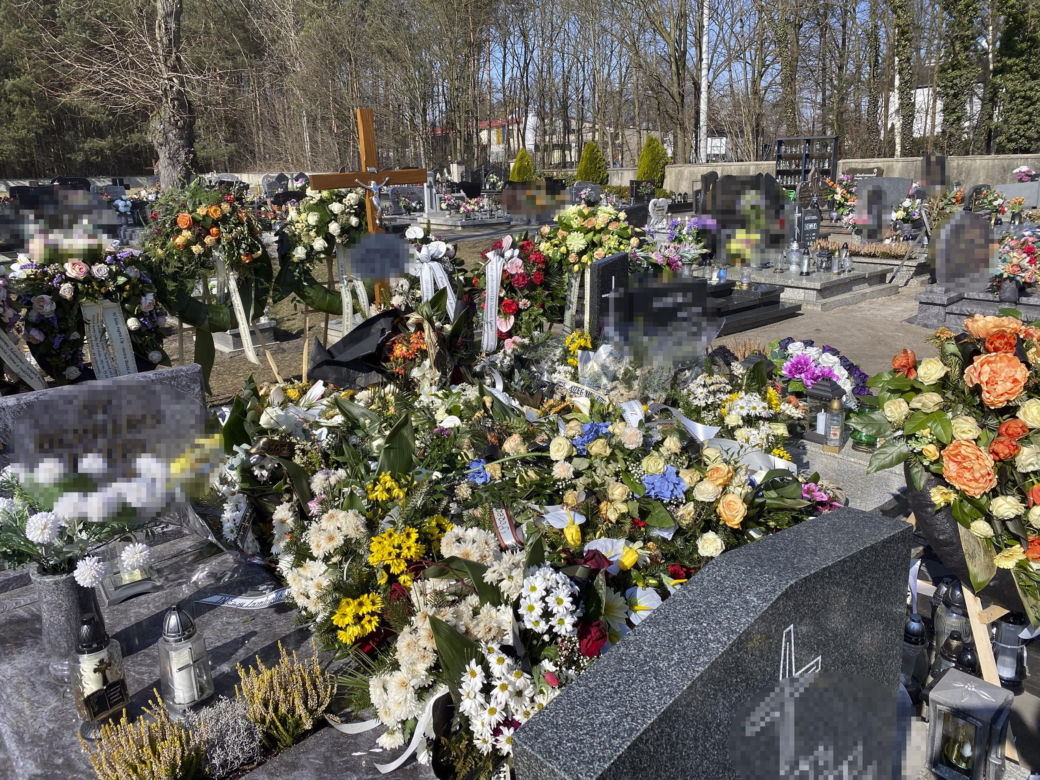 Rodzinna masakra w Kadłubie. Ojczym i prababcia 17-letniego mordercy spoczęli w osobnych grobach