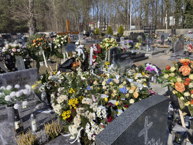 Rodzinna masakra w Kadłubie. Ojczym i prababcia 17-letniego mordercy spoczęli w osobnych grobach