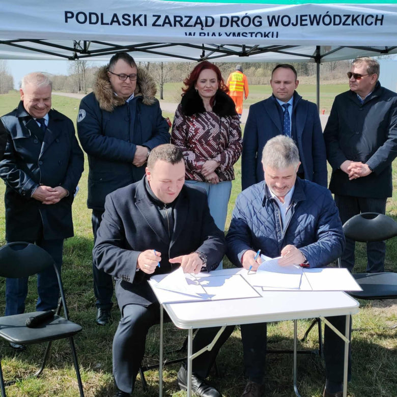 DW679 Łomża - Mężenin: Umowa podpisana. Roboty drogowe ruszą tuż po świętach! ZDJĘCIA