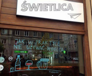 Lokale dla palaczy w Warszawie. Tutaj palenie jest dozwolone [LISTA MIEJSC]
