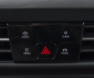 Toyota Corolla GR Sport 2.0 Hybrid Dynamic Force 184 KM e-CVT vs. Volkswagen Golf 8 1.5 eTSI 150 KM Style DSG7