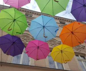 Nad ulicą Wróblewskiego zamontowano dziś girlandy