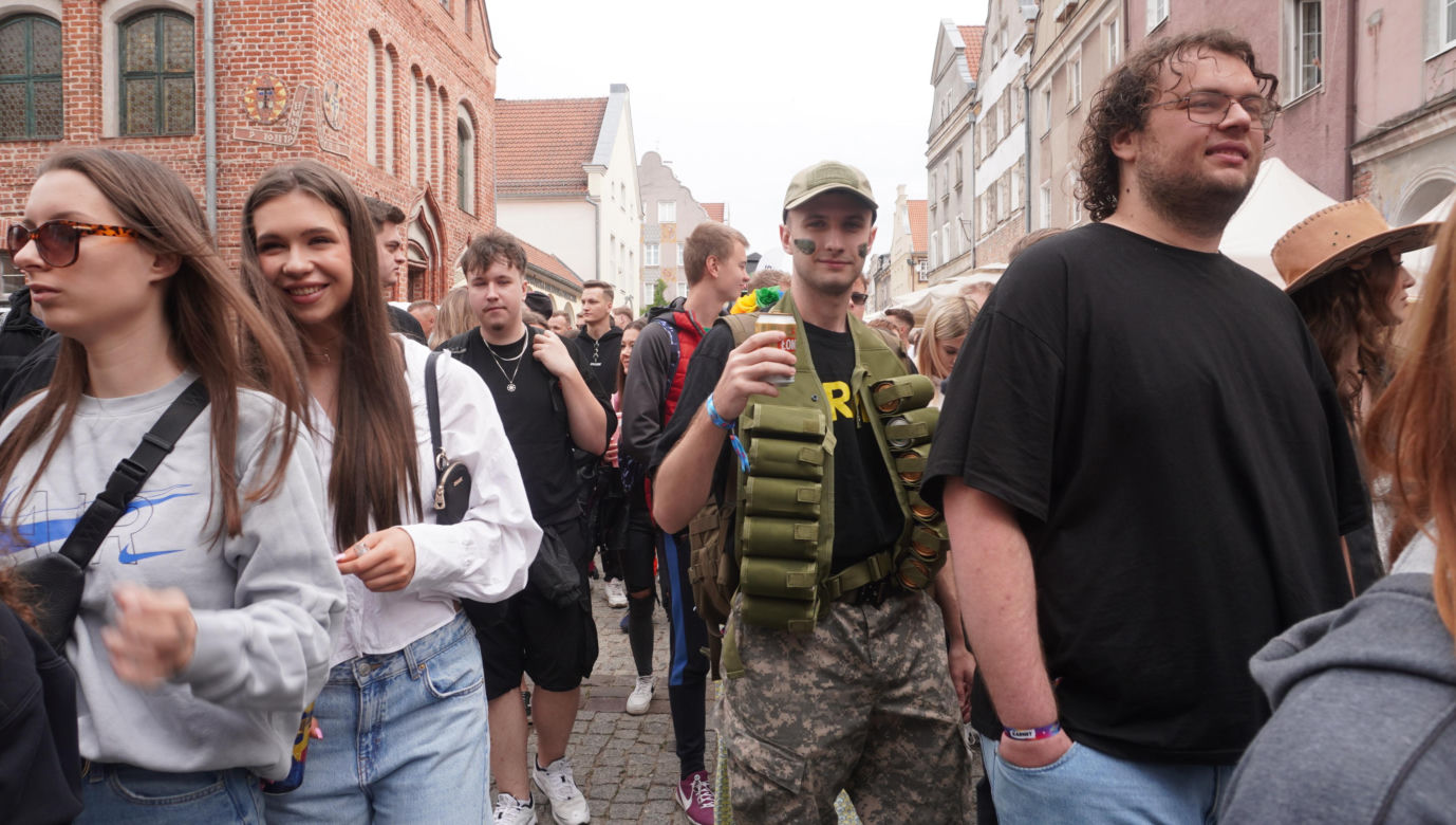 Kortowiada 2024. Parada Wydziałów przeszła ulicami miasta. Studenci tłumnie wzięli udział w imprezie