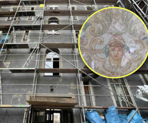 Ukryte skarby w kamienicy w centrum miasta. Przez dziesięciolecia były zasłonięte warstwami farby