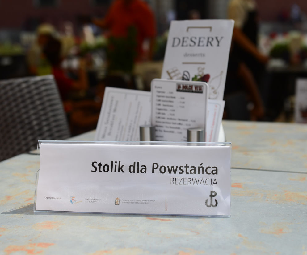 Stolik dla powstańca