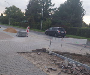 miejsca postojowe na ul. Sikorskiego w Zamościu