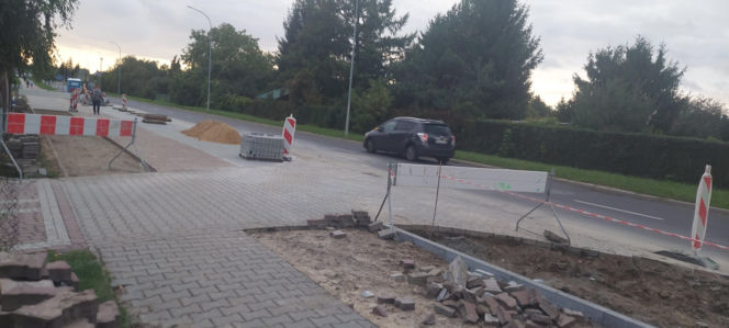 miejsca postojowe na ul. Sikorskiego w Zamościu