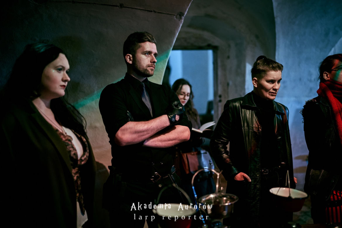 W Polsce istnieje Akademia Aurorów! Tak wygląda cykliczny larp dla fanów Pottera! [GALERIA]