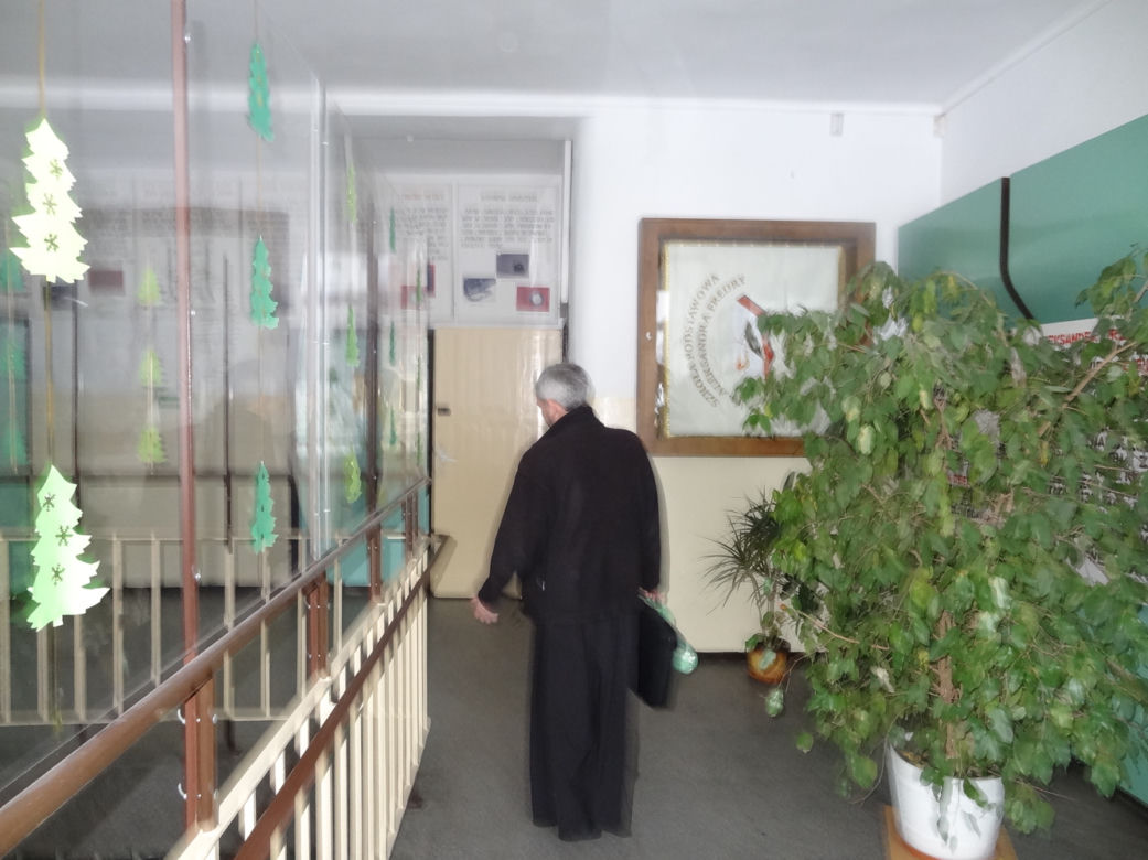 Ksiądz uczył dzieci seksu z butelką
