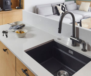 Zatkany zlew, brodzik i wanna – jak odetkać odpływ samodzielnie?