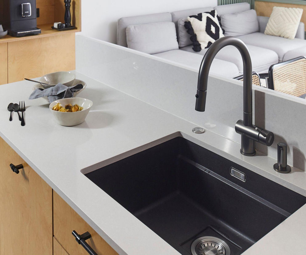 Zatkany zlew, brodzik i wanna – jak odetkać odpływ samodzielnie?