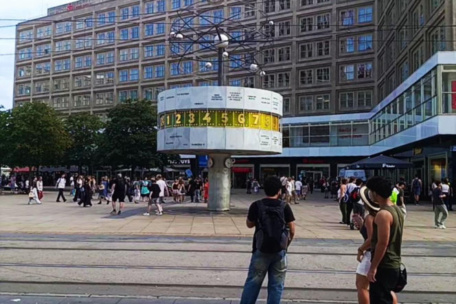 Weltzeituhr na Alexanderplatz