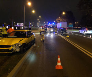 Groźnie wyglądająca kolizja na Estkowskiego. Zderzenie dwóch osobówek