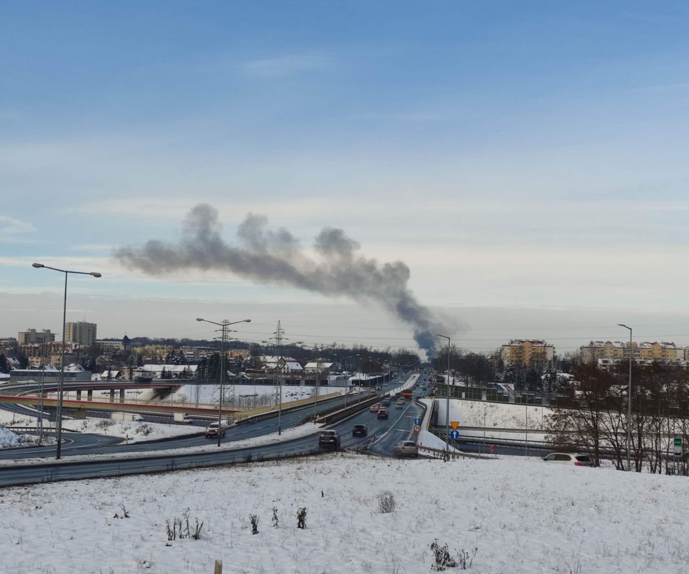 Kłęby dymu nad Krakowem! Pożar na ul. Malborskiej. Co się pali?