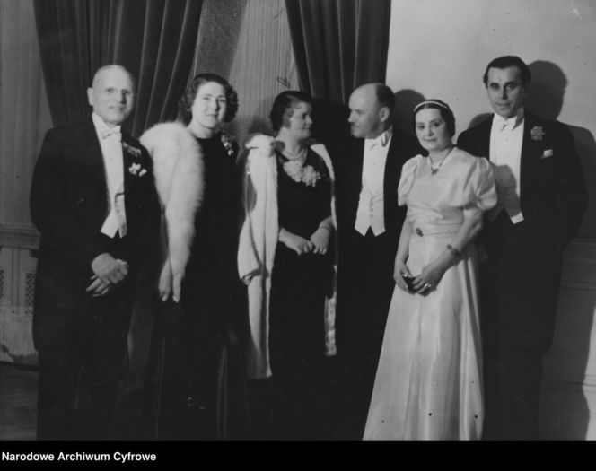 Sylwester w Warszawie sprzed lat. Tak stolica witała dawniej Nowy Rok