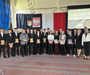 Czwartoklasiści po absolutorium. Wkrótce matury