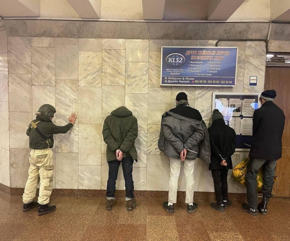 Sabotażyści w kijowskim metrze mieli amunicję w pluszowym misiu 