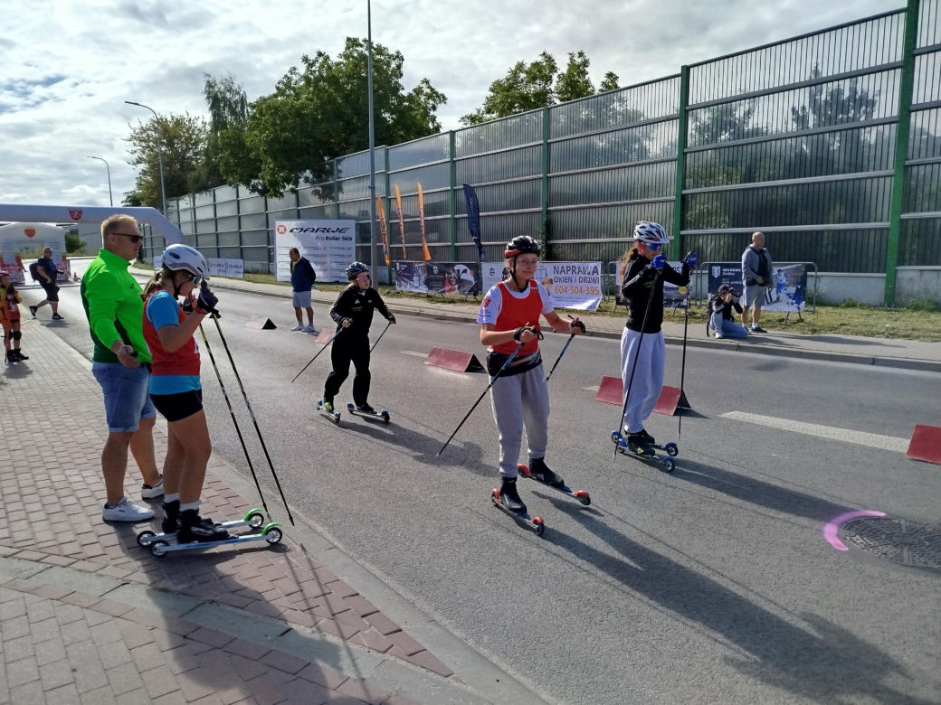 Zawody o Puchar Polski na nartorolkach Marwe Cup 2025 zostały zainaugurowane w Siedlcach