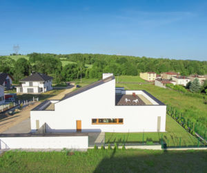 Rozłożysty dom na niedużej działce