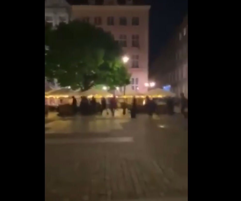 Przepychanki kibiców w Gdańsku! Zniszczone stoliki i krzesła. Są pierwsze ustalenia[FILM] 