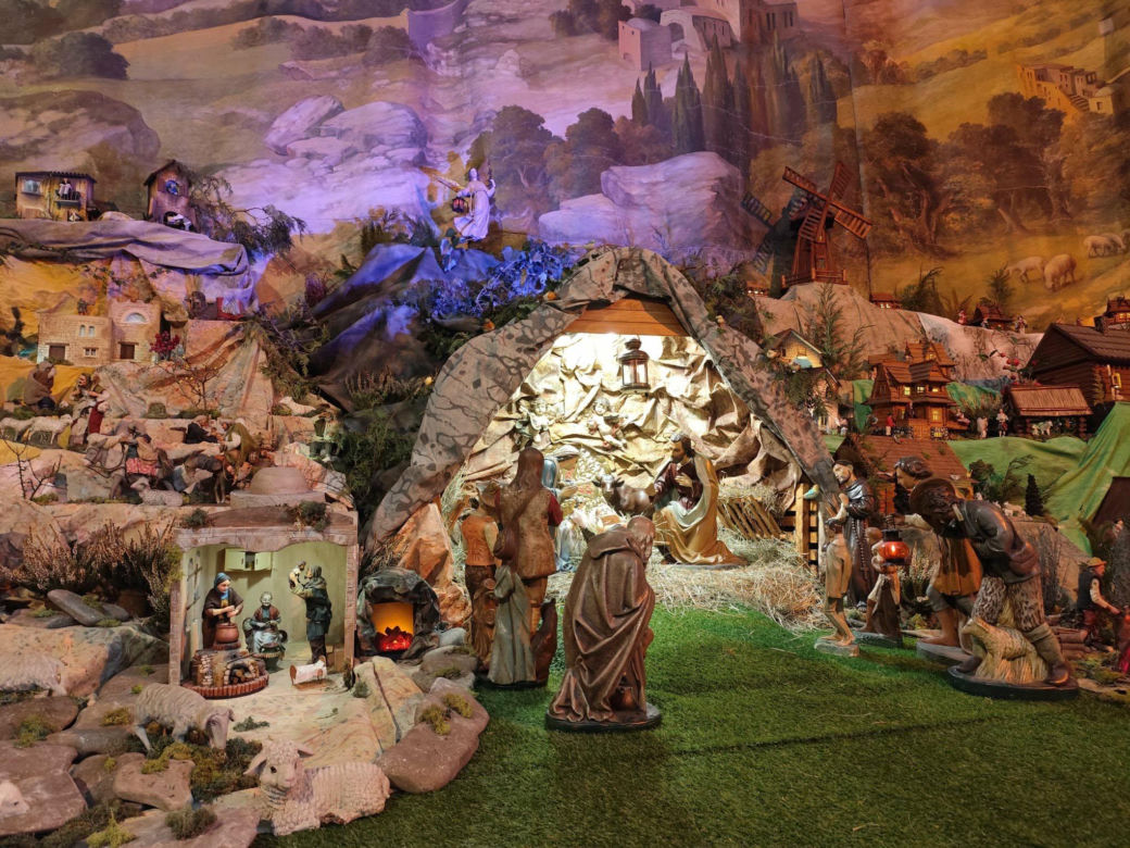 Niezwykła ruchoma szopka w Krakowie robi furorę! Ma ponad 100 figurek, a jej historia sięga 800 lat