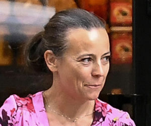 Anna Mucha na bazarku