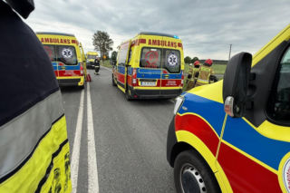 Wypadek na DK-63, zderzenie autobusu i osobówki
