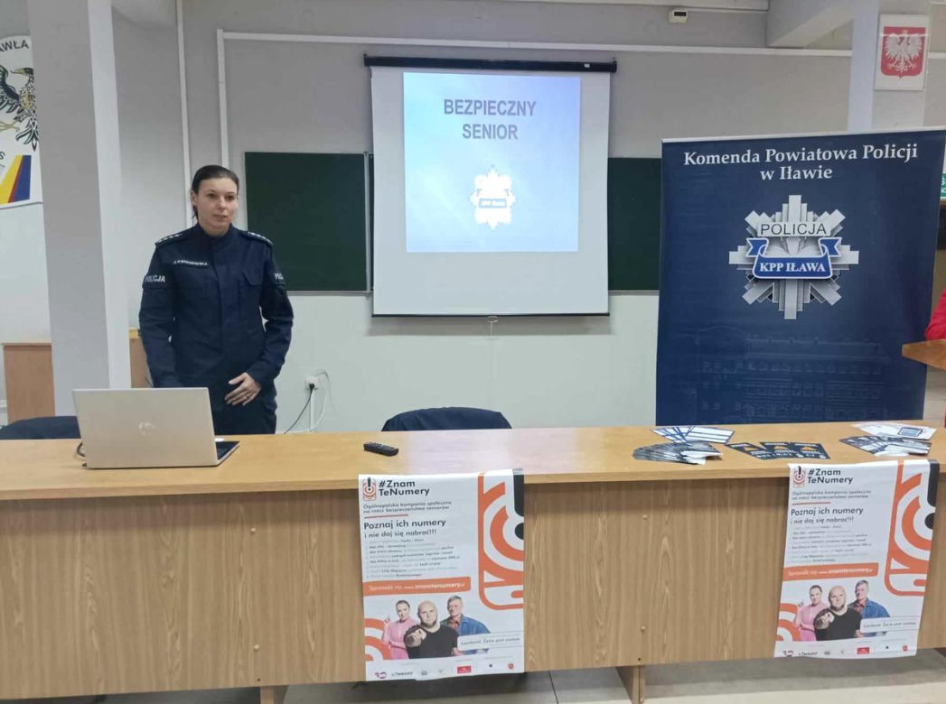 Policjantki z Iławy przed Dniem Babci i Dziadka edukowali seniorów