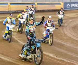 PRES Grupa Dewloperska Toruń - Abramczyk Polonia Bydgoszcz, zdjęcia kibiców i zawodników z pożegnania Adriana Miedzińskiego