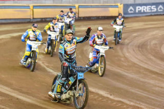 PRES Grupa Dewloperska Toruń - Abramczyk Polonia Bydgoszcz, zdjęcia kibiców i zawodników z pożegnania Adriana Miedzińskiego