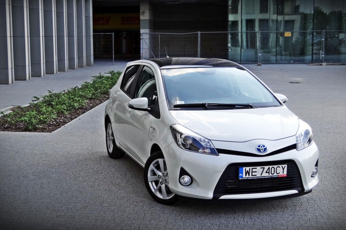 Toyota Yaris Hybrid 100