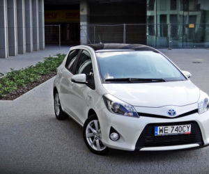 Toyota Yaris Hybrid 100