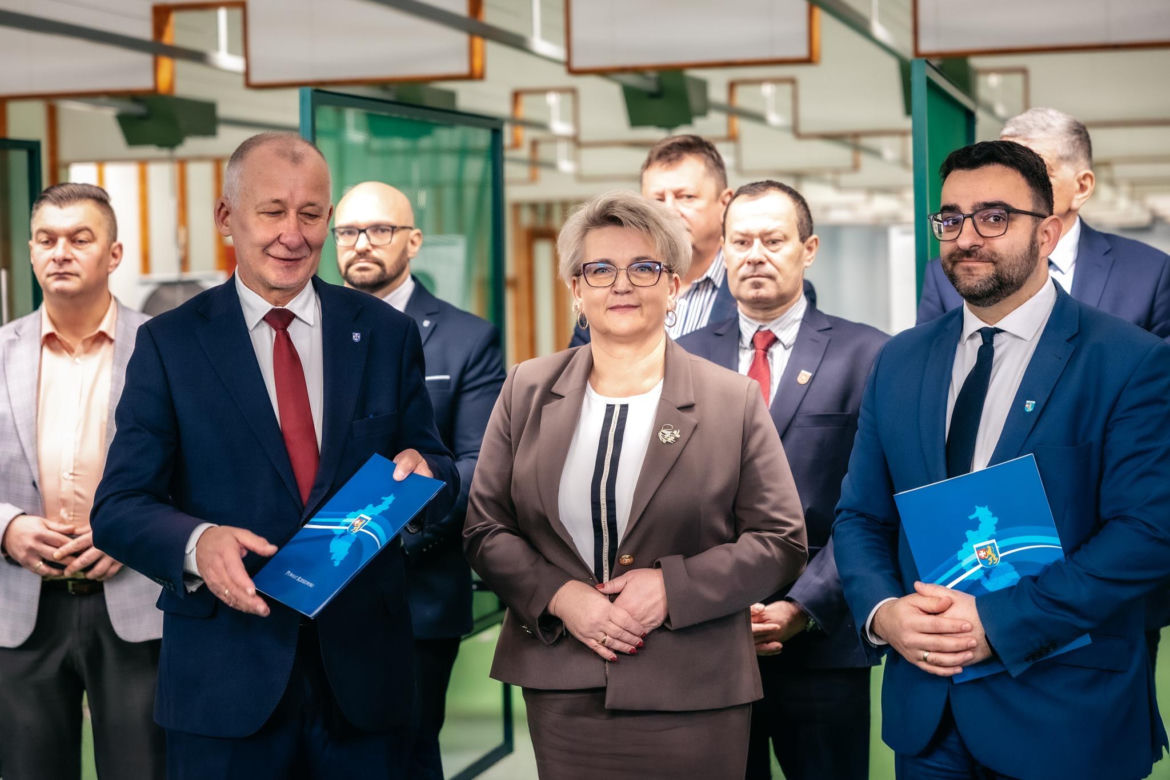 Powiat rzeszowski i łańcucki z porozumieniem o wsparciu w kryzysach. Chodzi o sprzęt, logistykę i ewakuację