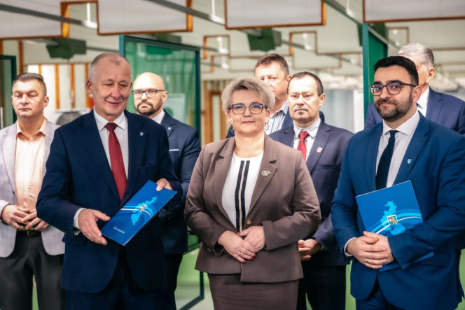 Powiat rzeszowski i łańcucki z porozumieniem o wsparciu w kryzysach. Chodzi o sprzęt, logistykę i ewakuację