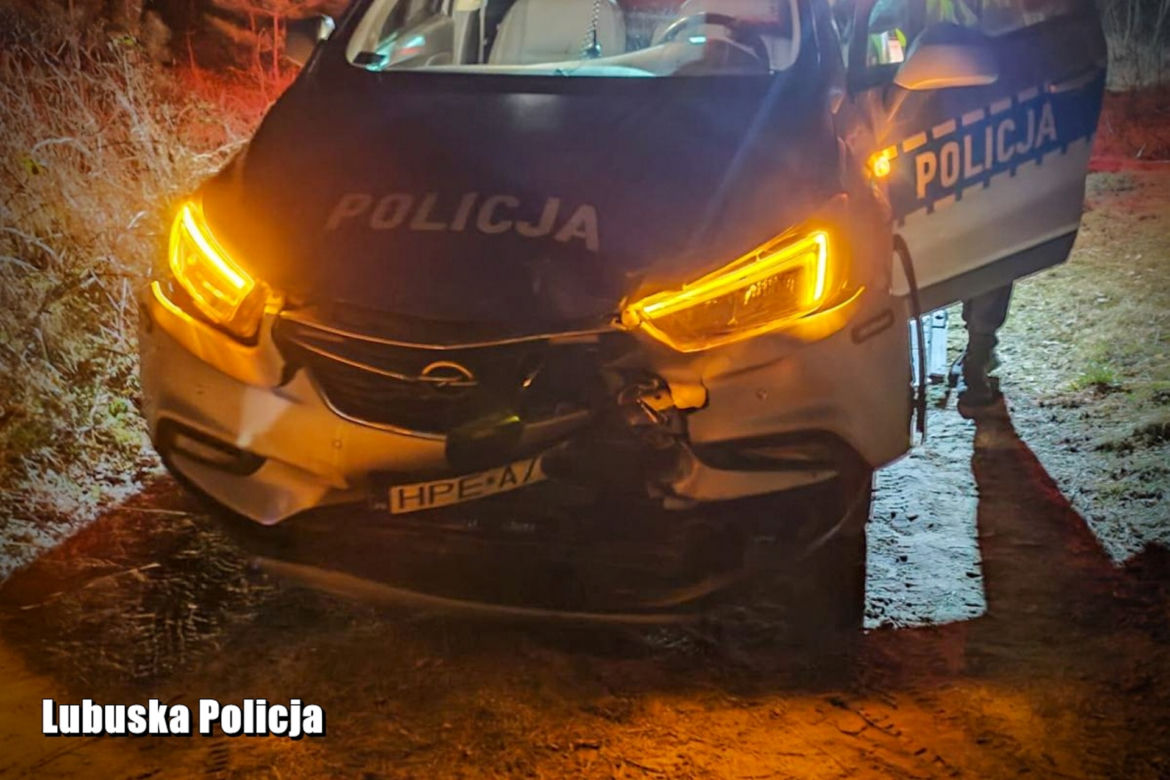 Szalony pościg za trojgiem nastolatków w Lubuskiem! Dwóch policjantów wylądowało w szpitalu [ZDJĘCIA].