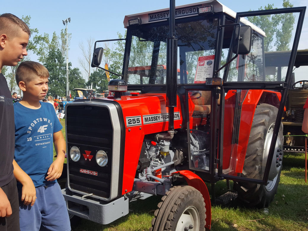Festiwal starych ciągników w Wilkowicach. Setki maszyn, tysiące widzów i upał