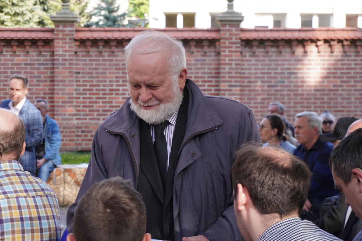 Henryk Łabędź spotkał się z mieszkańcami Tarnowa na skwerze Alicji i Jana Preiss