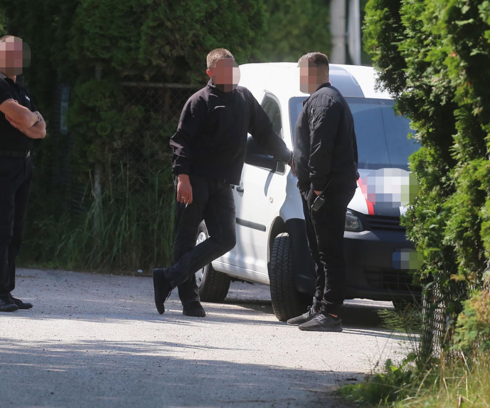 Przez lata znęcał się nad pracownikami. Teraz zamknął się w fabryce