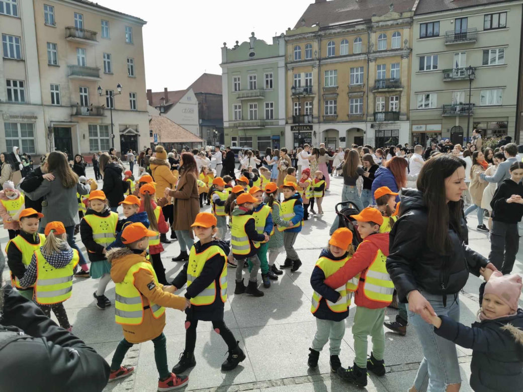 Kalisz. Zatańczyli walca z filmu „Noce i Dnie”