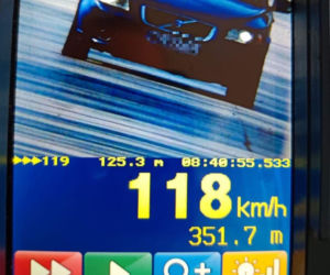 Jechał w terenie zabudowanym z prędkością 118 km/h! 