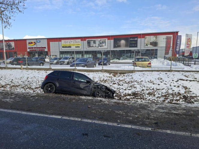 W Ujrzanowie na DK 63 zderzyły się trzy pojazdy