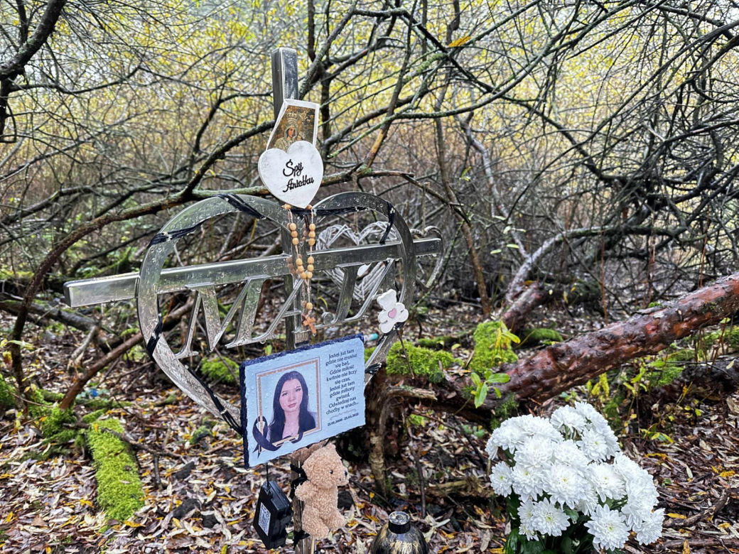 Mama cierpi po stracie Mai. Codziennie odwiedza miejsce znalezienia zwłok. Co powiedziałaby mordercy córki?