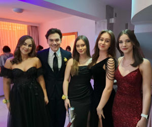 Tak bawili się maturzyści na studniówce skarżyskiego Erbla. Kreacje jak z czerwonego dywanu