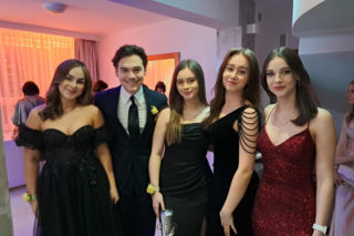 Tak bawili się maturzyści na studniówce skarżyskiego Erbla. Kreacje jak z czerwonego dywanu