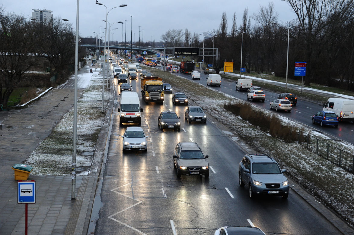 Slalom na Trasie Łazienkowskiej. Trwa remont wiaduktów