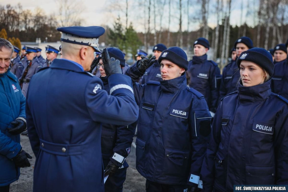 Nowi policjanci w świętokrzyskim garnizonie. W szeregi wstąpiło 58 funkcjonariuszy 