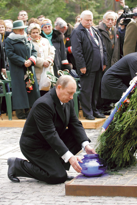 Donald Tusk i Władimir Putin w Katyniu