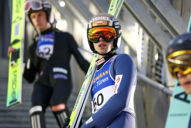 Kacper Tomasiak zaliczył dramatycznie wyglądający upadek w Vikersund